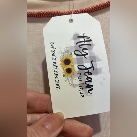 NWT Haptics Sz 1X Light Beige Graphic Tee - Picture 2 of 8